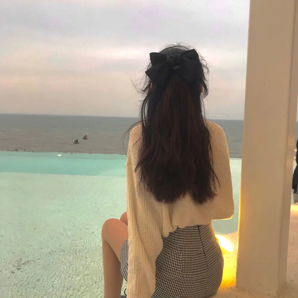 高、低与脆弱之间海报